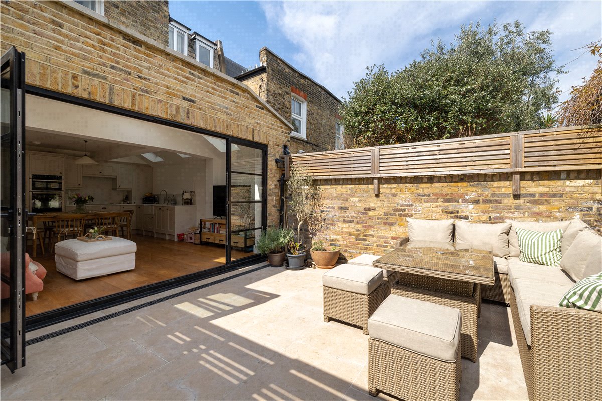 2 bedroom flat, Hartismere Road, Hammersmith And Fulham SW6 - Sold