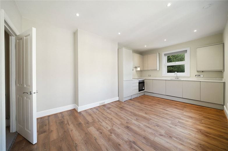 2 bedroom flat, Racton Road, London SW6 - Available