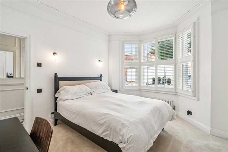 3 bedroom flat, Greswell Street, London SW6 - Available
