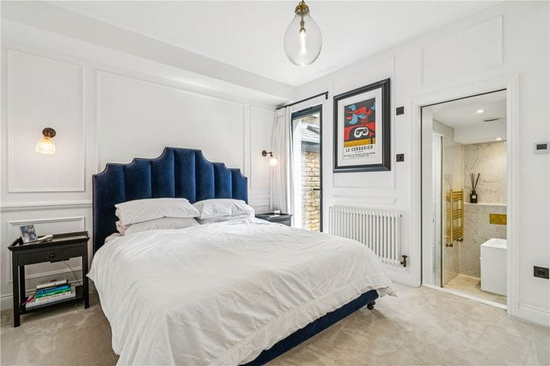 3 bedroom flat, Greswell Street, London SW6 - Available