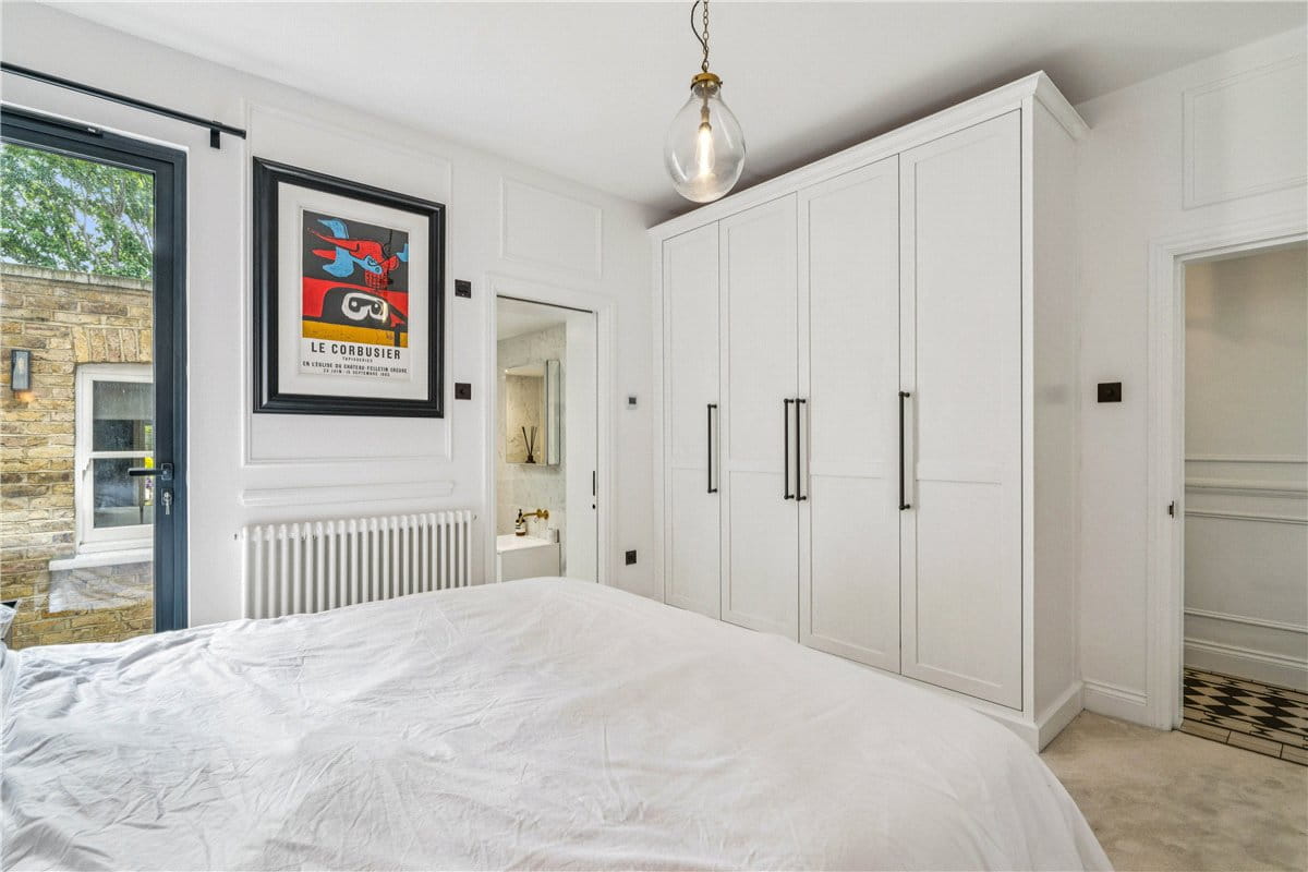 3 bedroom flat, Greswell Street, London SW6 - Available