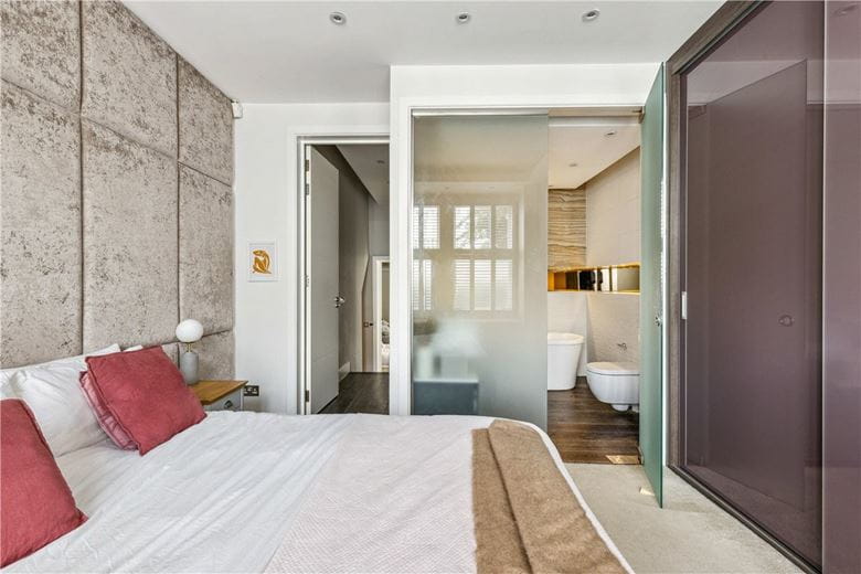 2 bedroom flat, Gowan Avenue, London SW6 - Available