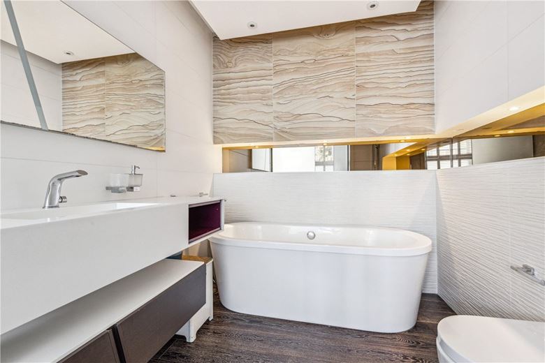 2 bedroom flat, Gowan Avenue, London SW6 - Available