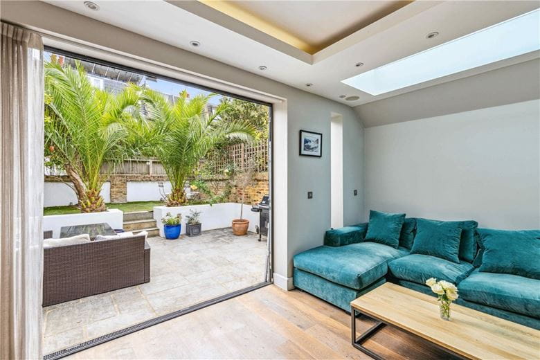 2 bedroom flat, Gowan Avenue, London SW6 - Available