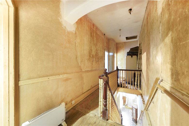 3 bedroom house, Ellerby Street, London SW6 - Available