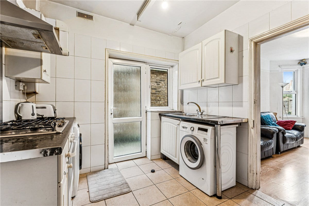 6 bedroom house, Niton Street, London SW6 - Available