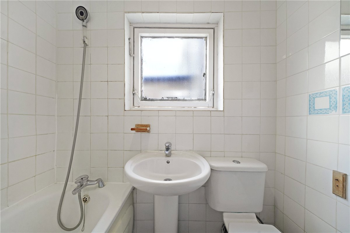 2 bedroom flat, Kinnoul Road, London W6 - Available