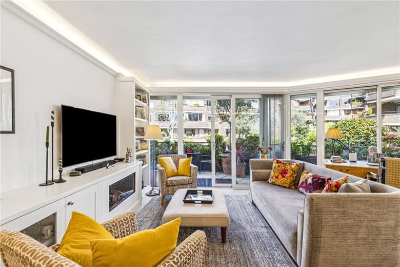 2 bedroom flat, Stevenage Road, London SW6 - Available