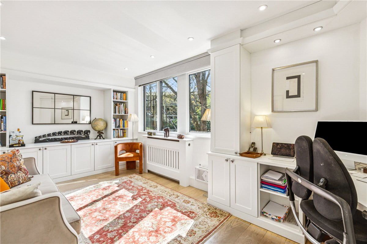 2 bedroom flat, Stevenage Road, London SW6 - Available