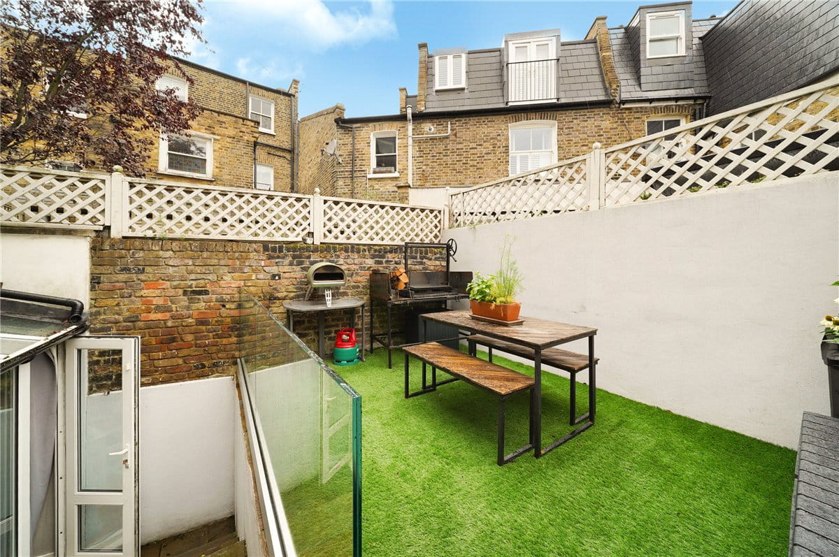 2 bedroom flat, Parkville Road, London SW6 - Available
