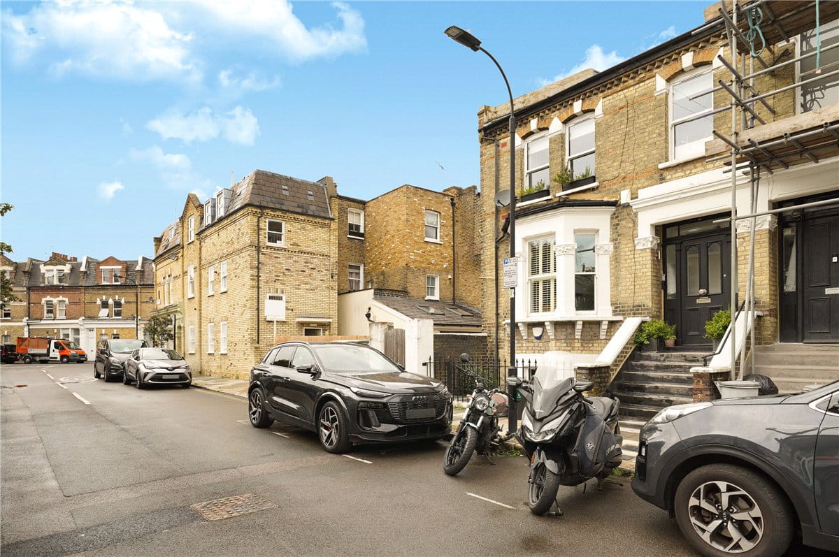 2 bedroom flat, Parkville Road, London SW6 - Available