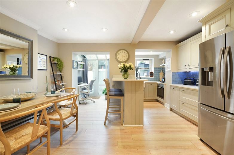 2 bedroom flat, Parkville Road, London SW6 - Available
