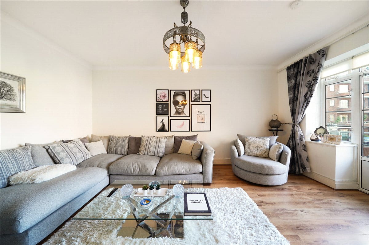 2 bedroom flat, Barons Keep, Gliddon Road W14 - Available