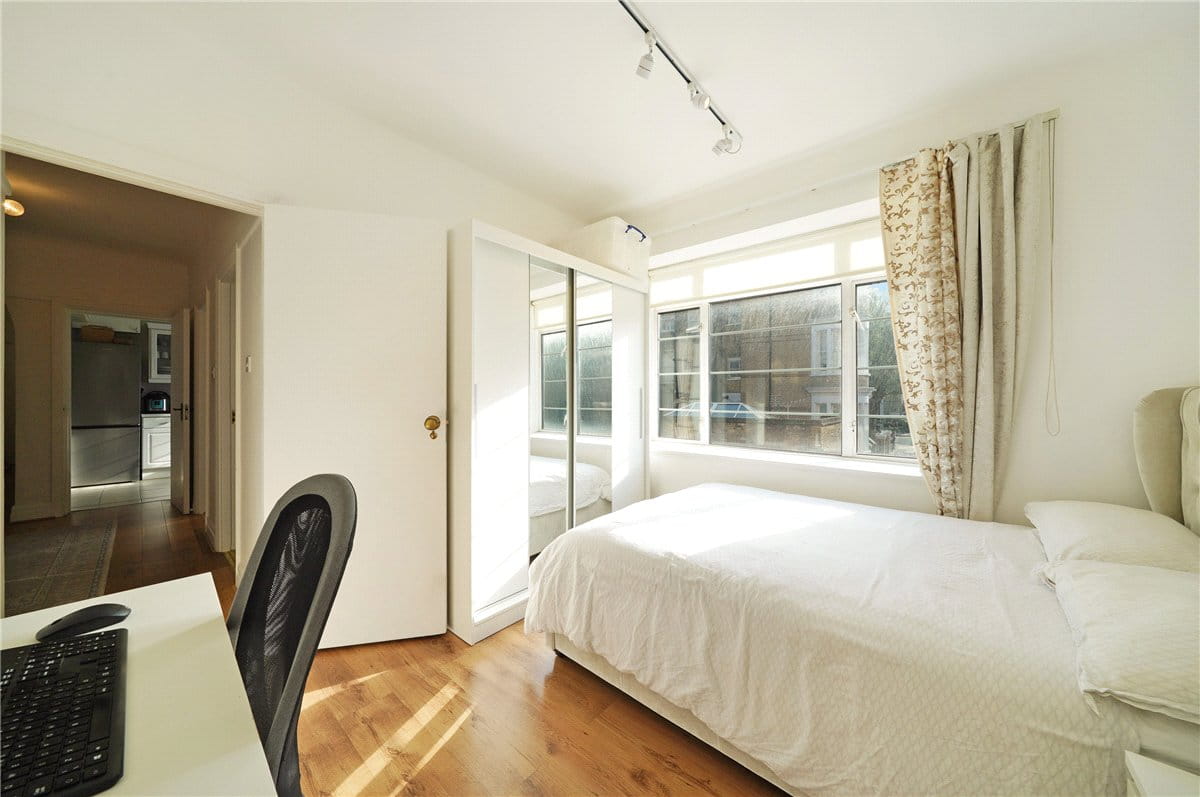 2 bedroom flat, Barons Keep, Gliddon Road W14 - Available