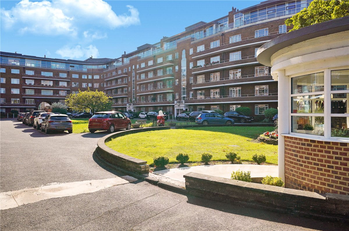 2 bedroom flat, Barons Keep, Gliddon Road W14 - Available