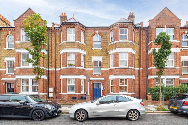 2 bedroom flat, Vera Road, London SW6 - Available