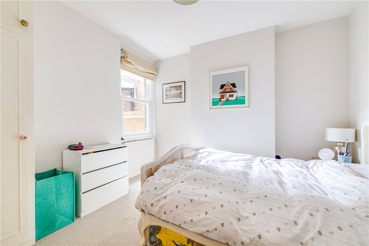 2 bedroom flat, Vera Road, London SW6 - Available