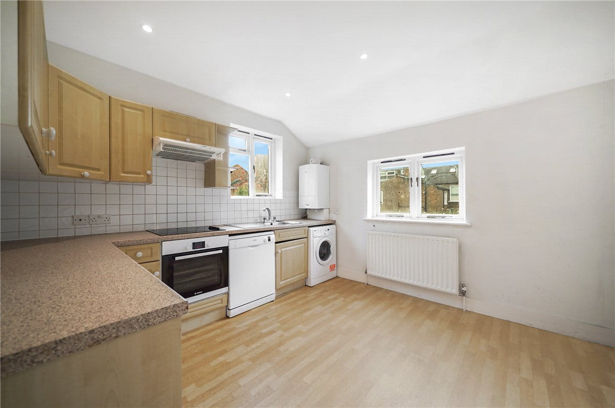 2 bedroom flat, Edenvale Street, London SW6 - Available