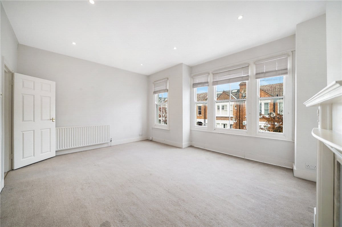 2 bedroom flat, Edenvale Street, London SW6 - Available