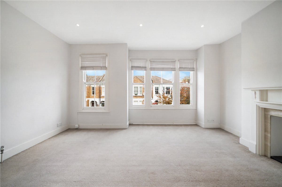 2 bedroom flat, Edenvale Street, London SW6 - Available