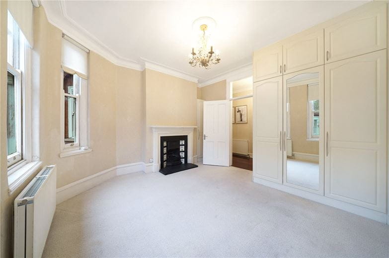 3 bedroom flat, Edith Road, London W14 - Available