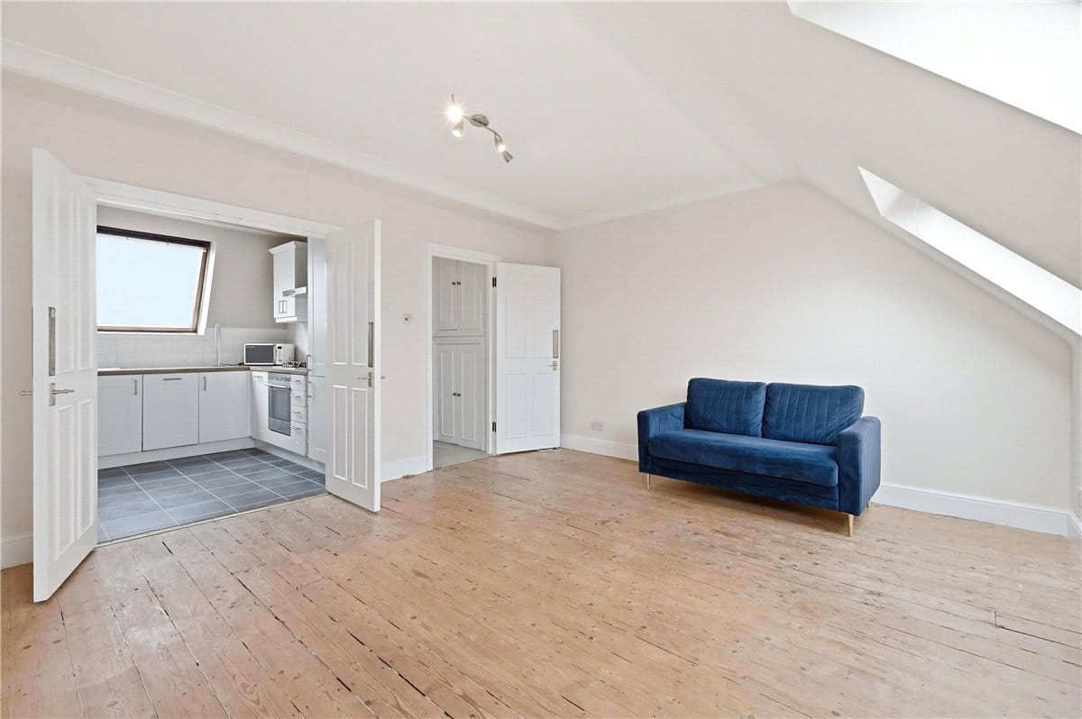 2 bedroom flat, Munster Road, London SW6 - Available