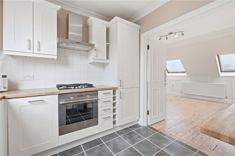 2 bedroom flat, Munster Road, London SW6 - Available