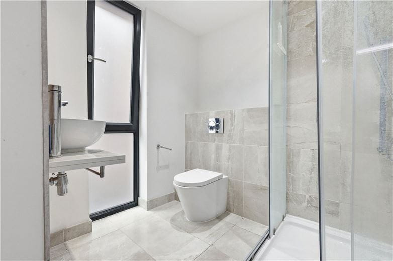 3 bedroom flat, Lillie Road, London SW6 - Available