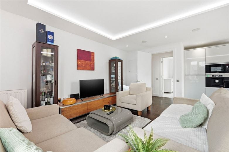 3 bedroom flat, Lillie Road, London SW6 - Available