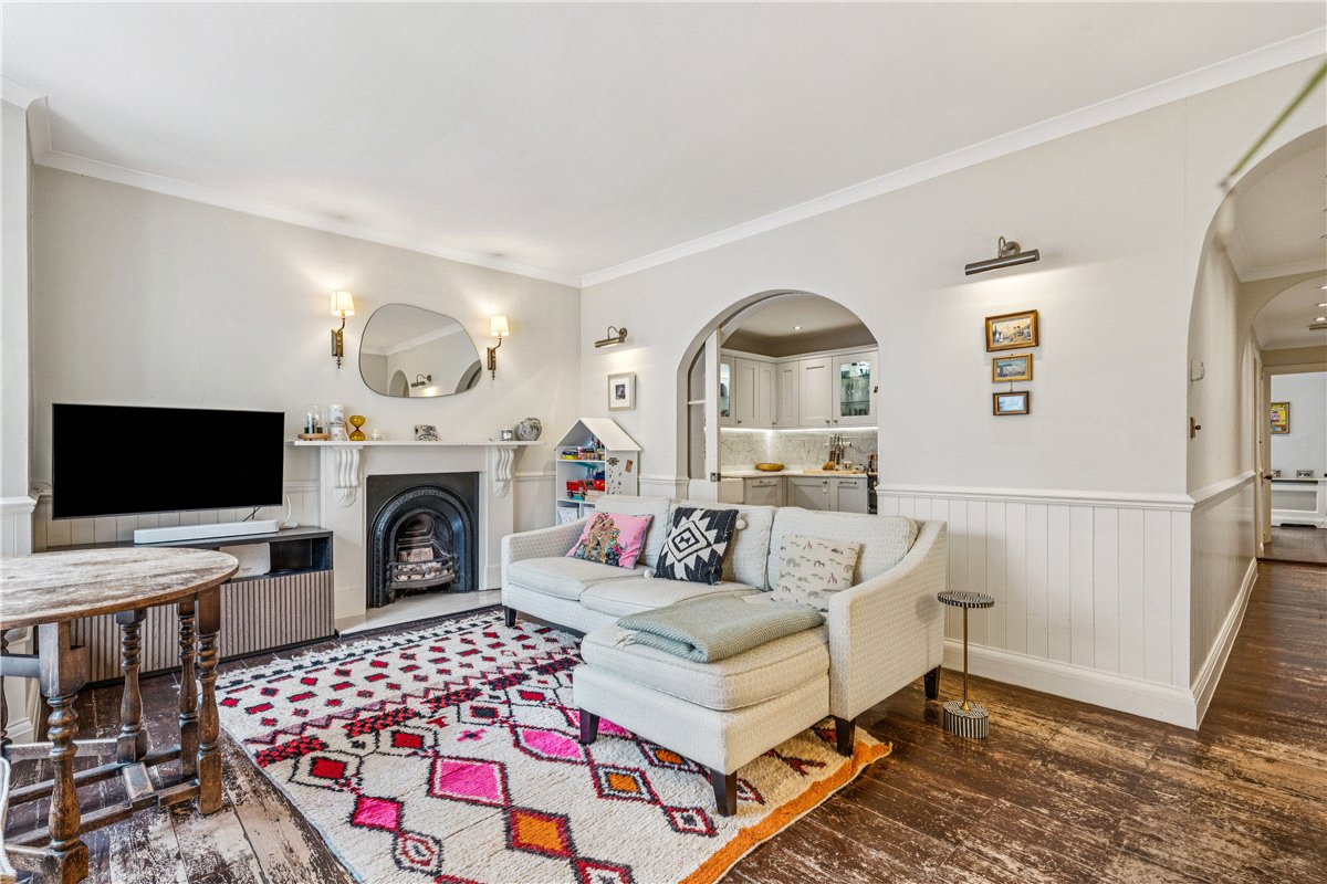 2 bedroom flat, Hildyard Road, London SW6 - Available
