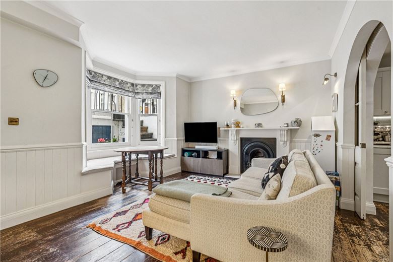 2 bedroom flat, Hildyard Road, London SW6 - Available