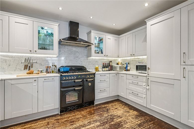 2 bedroom flat, Hildyard Road, London SW6 - Available