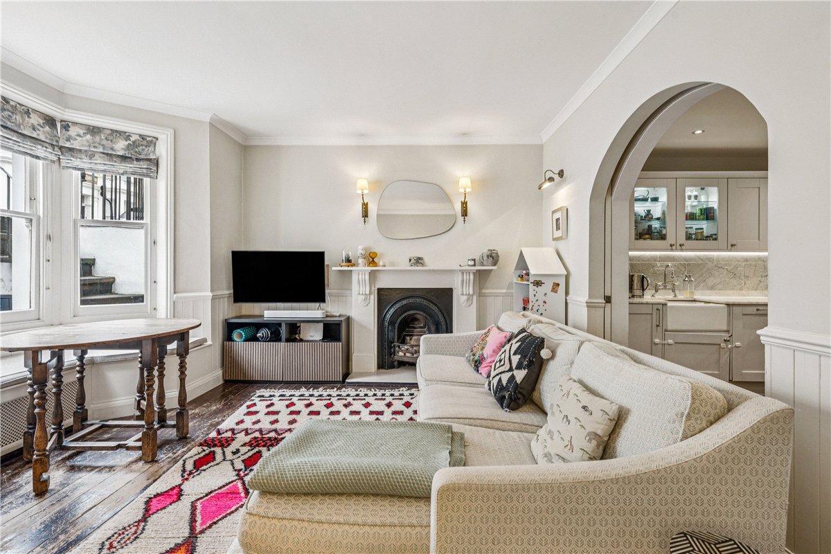 2 bedroom flat, Hildyard Road, London SW6 - Available