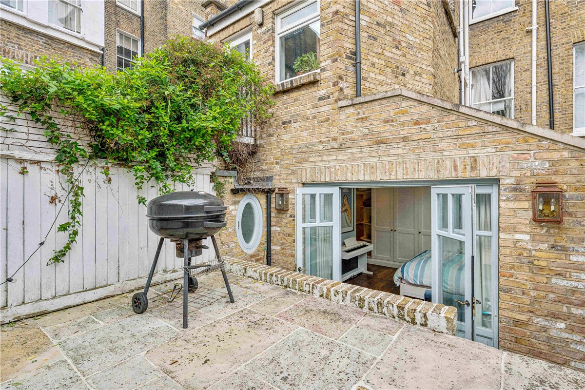 2 bedroom flat, Hildyard Road, London SW6 - Available
