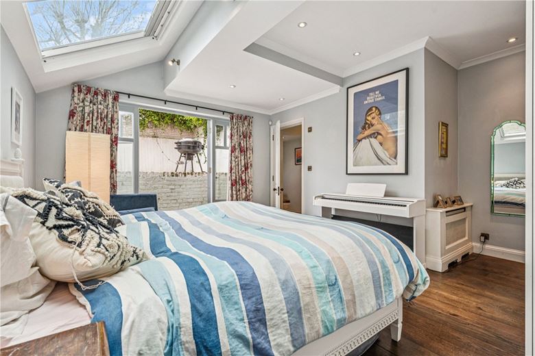 2 bedroom flat, Hildyard Road, London SW6 - Available