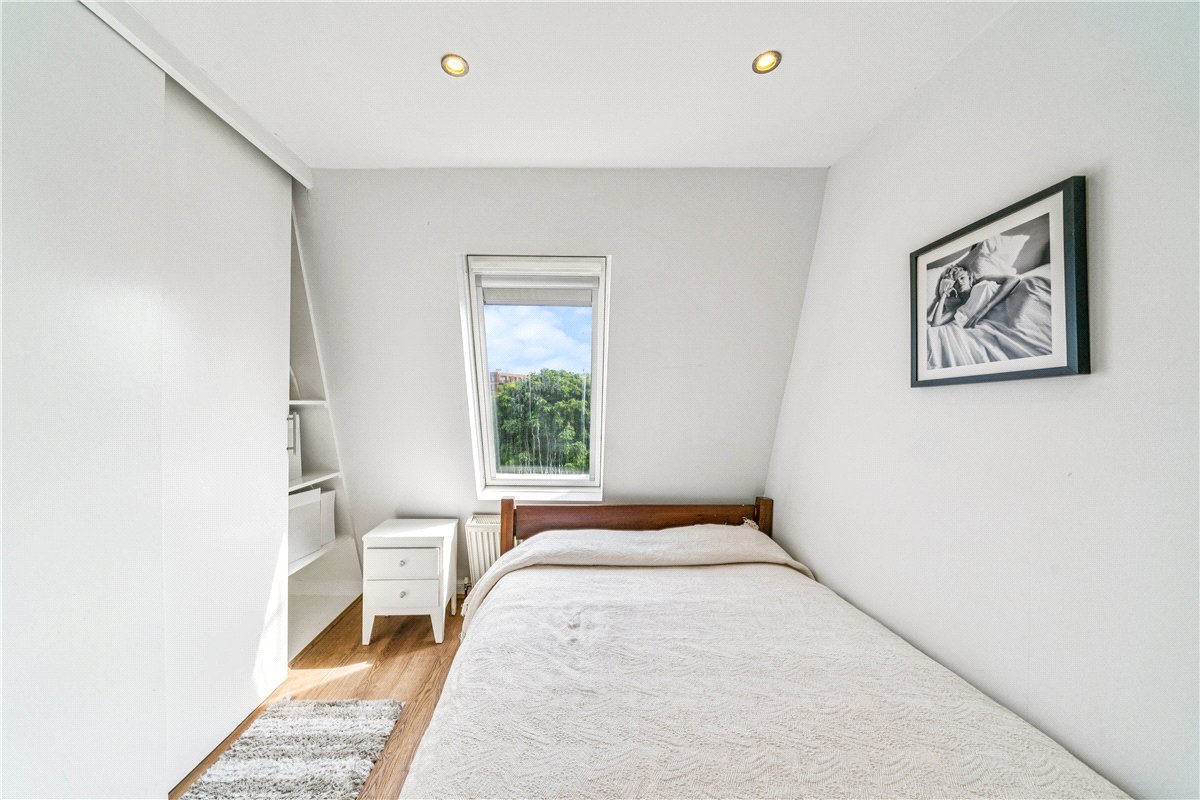 1 bedroom flat, Lillie Road, London SW6 - Available