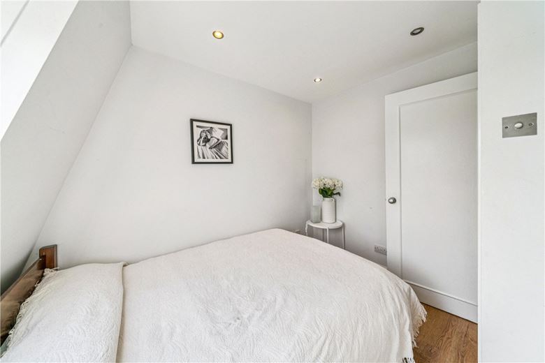 1 bedroom flat, Lillie Road, London SW6 - Available