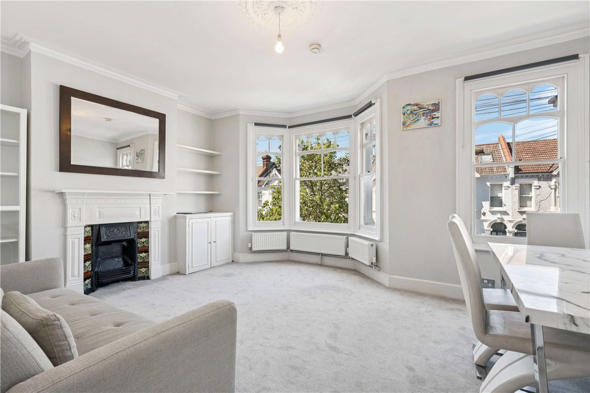 3 bedroom flat, Kenyon Street, London SW6 - Available