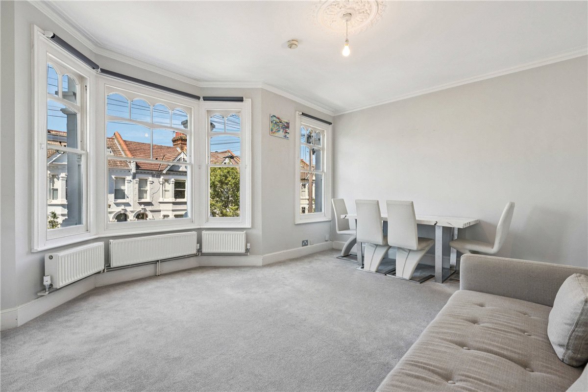 3 bedroom flat, Kenyon Street, London SW6 - Available