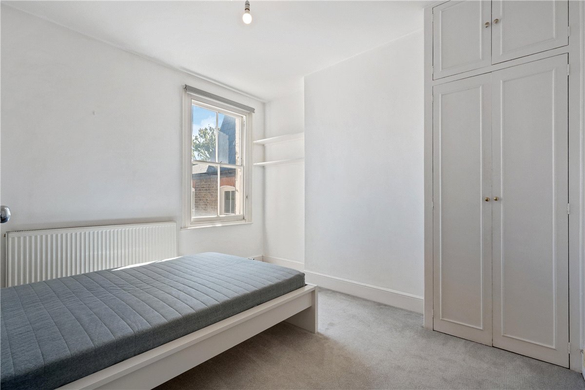 3 bedroom flat, Kenyon Street, London SW6 - Available