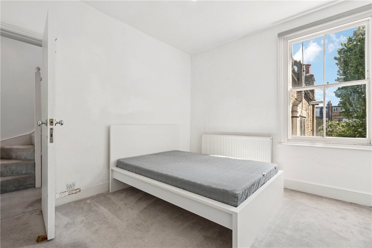 3 bedroom flat, Kenyon Street, London SW6 - Available
