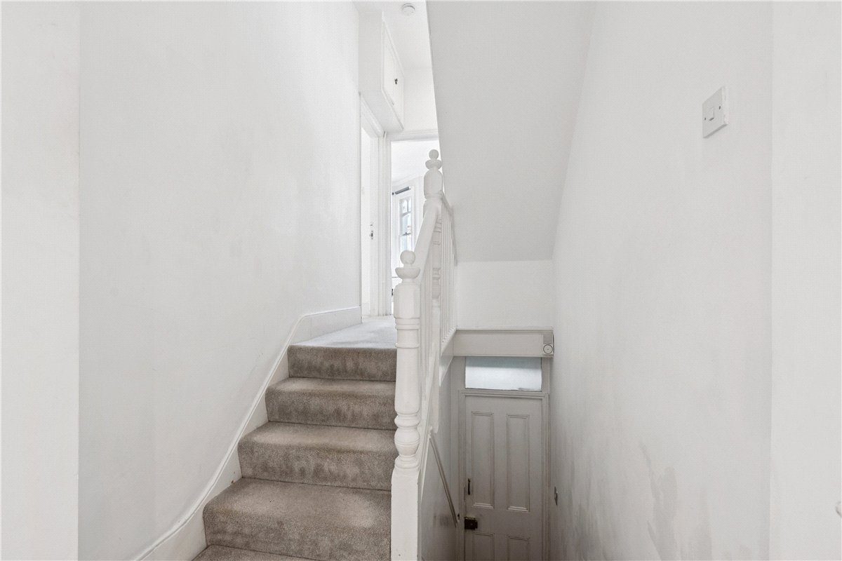 3 bedroom flat, Kenyon Street, London SW6 - Available