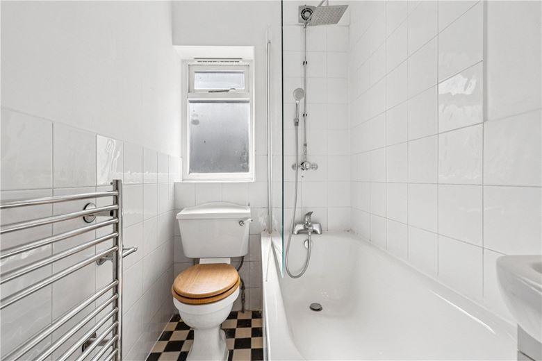 3 bedroom flat, Kenyon Street, London SW6 - Available