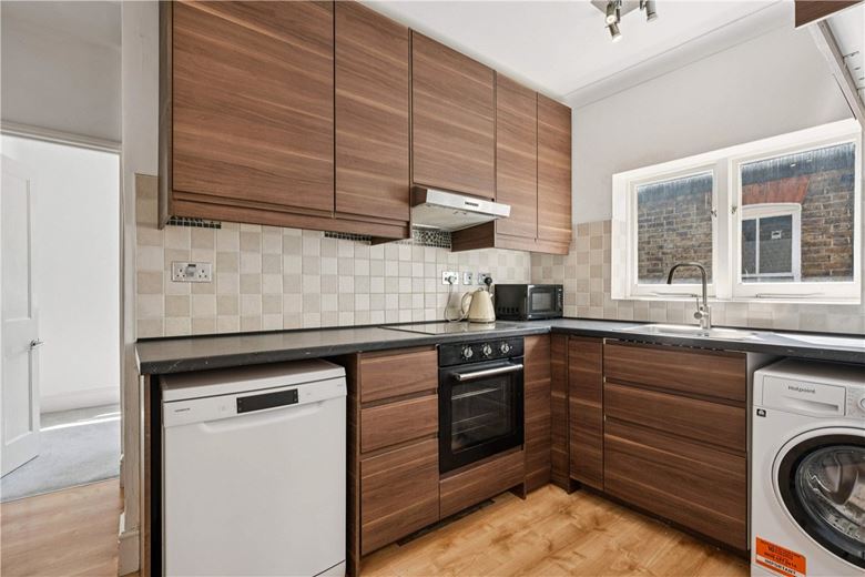 3 bedroom flat, Kenyon Street, London SW6 - Available