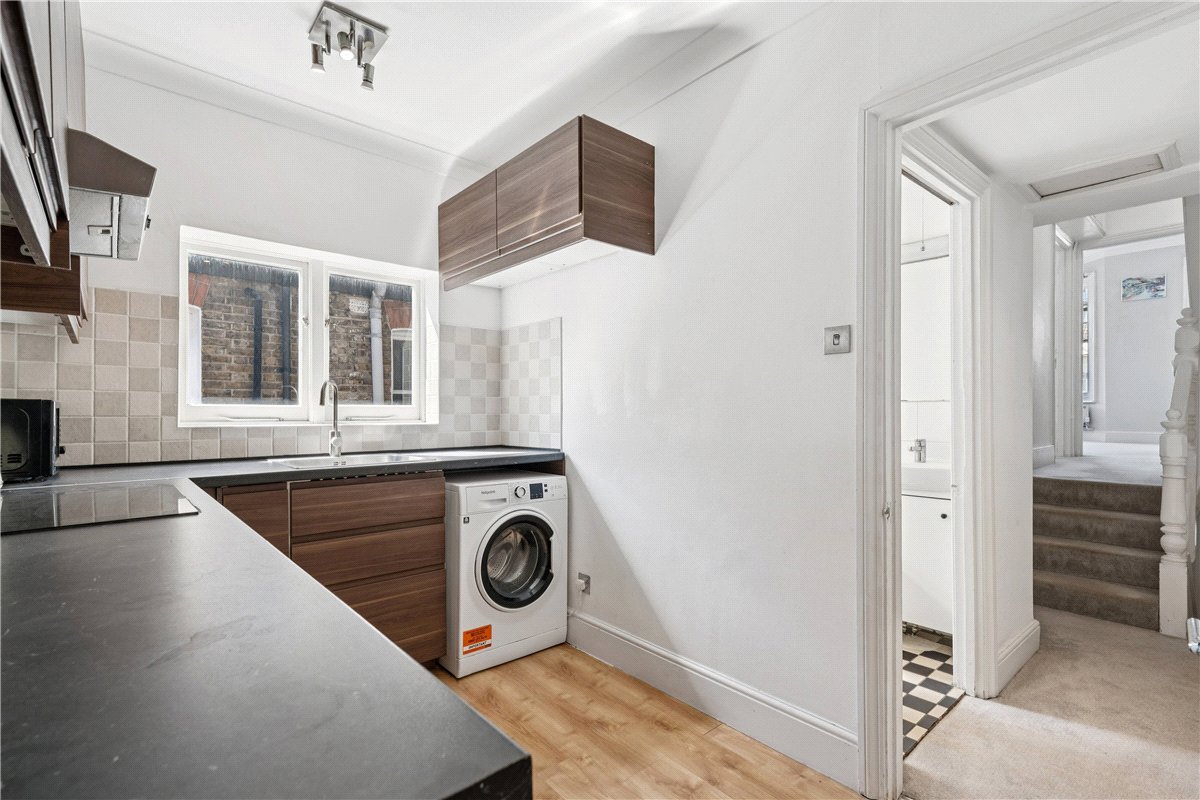 3 bedroom flat, Kenyon Street, London SW6 - Available