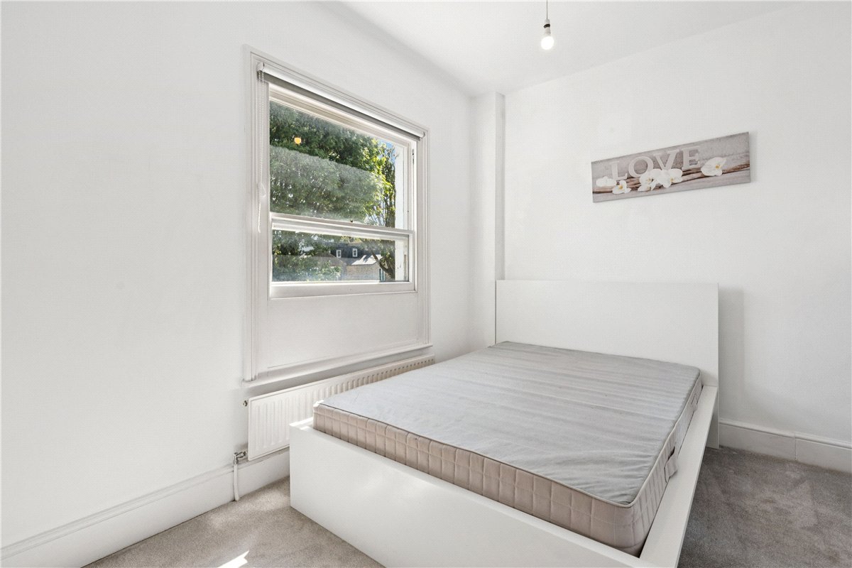 3 bedroom flat, Kenyon Street, London SW6 - Available