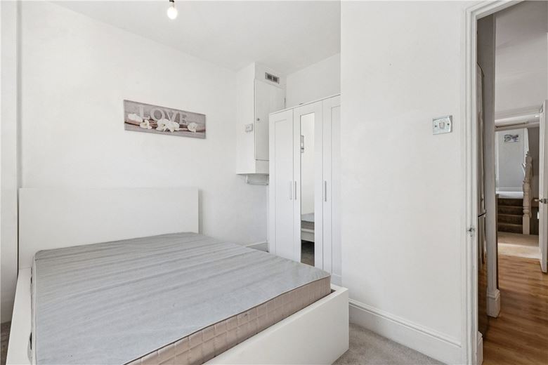 3 bedroom flat, Kenyon Street, London SW6 - Available