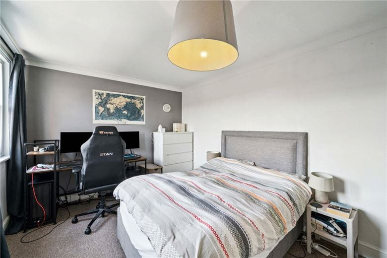 1 bedroom flat, Marryat Square, Wyfold Road SW6 - Available