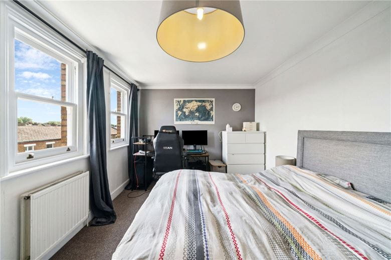 1 bedroom flat, Marryat Square, Wyfold Road SW6 - Available