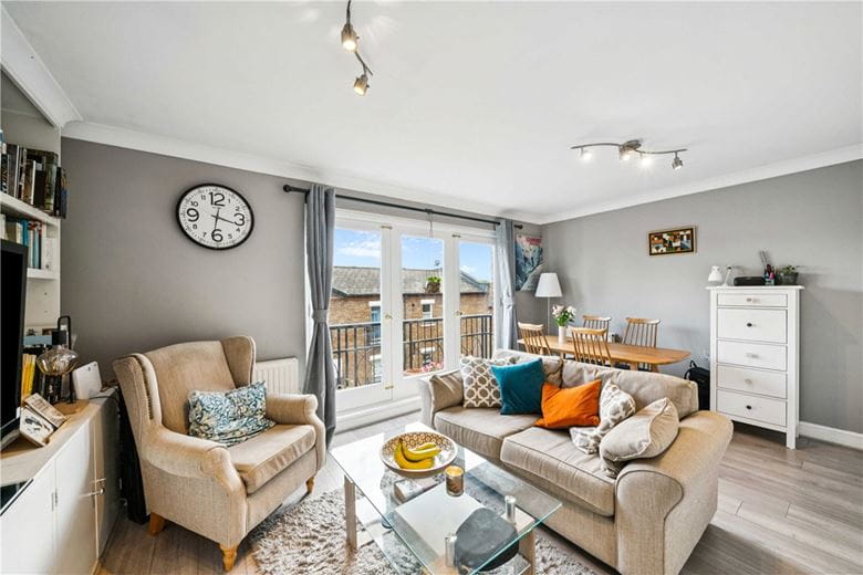 1 bedroom flat, Marryat Square, Wyfold Road SW6 - Available